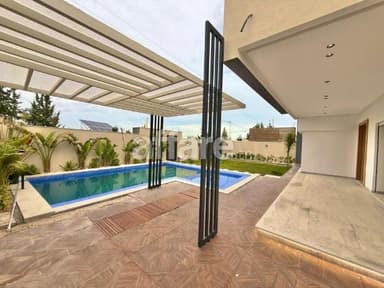 V598 Villa MARTINA