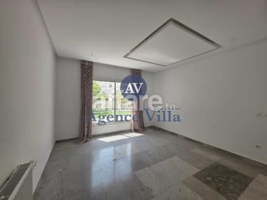 A louer un appartement ave terrasse aux jardins de Carthage
