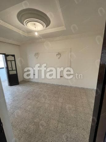A louer un étage de villa S+3 indépendant à cité ezouhour