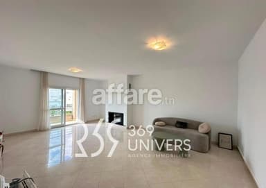 Appartement avec balcon au Lac 2 REF RA188