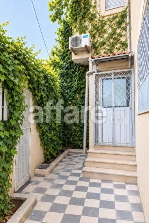 A vendre une villa de style triplex à denden