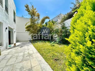 A louer une villa avec jardin et garage à Gammarth