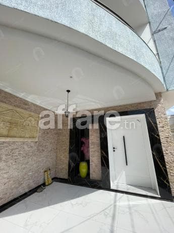 A louer un étage de villa S+3 meublé