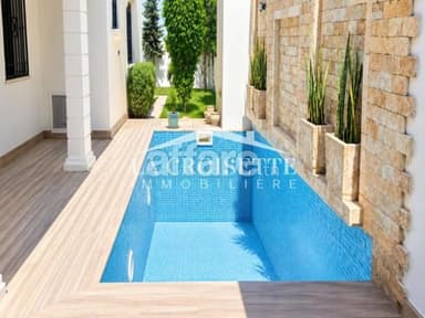 Villa S+4 avec piscine à La Soukra MVL0140