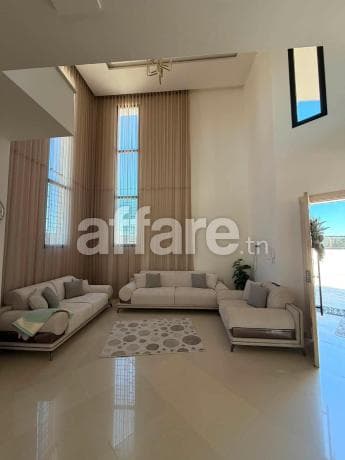 À vendre une superbe villa moderne de standing S+4