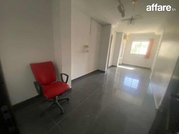 ENNASR 2 : BUREAU H+1 À LOUER 
