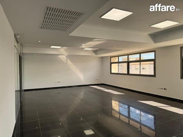 Bureau 220 m² hs au Berge du lac1