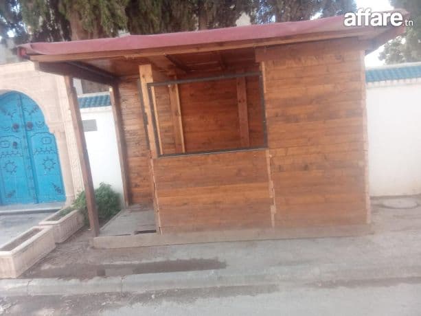 Cabine en bois à vendre - Prix négociable.