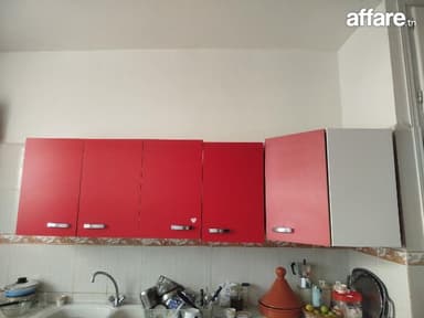 Element cuisine et table avec chaises