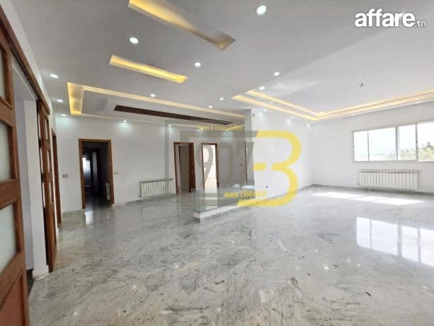 À louer – Étage de villa S+4 avec piscine à Menzah 9