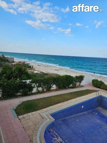 A ne pas rater Villa maître  2000 m2 sousse pied dans l'eau 