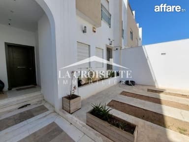 Triplex s4 avec piscine à Gammarth MTRV0063