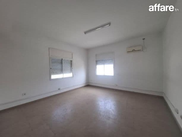 Bureau H+4 au 2ème étage à la Zone Industrielle Mghira, empl