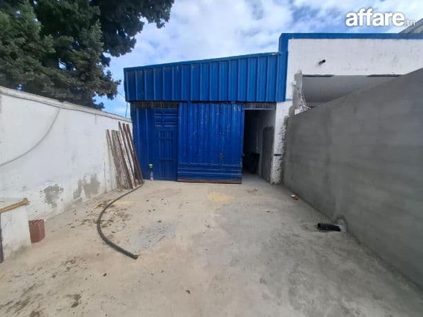 À louer dépôt 150m² au titre avec cour, zone industrielle Be