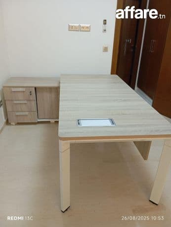 A VENDRE 3 BUREAUX ET COMMODE DE RANGEMENT
