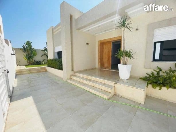 ÀVENDRE belle villa VIP à sousse chottmariem 