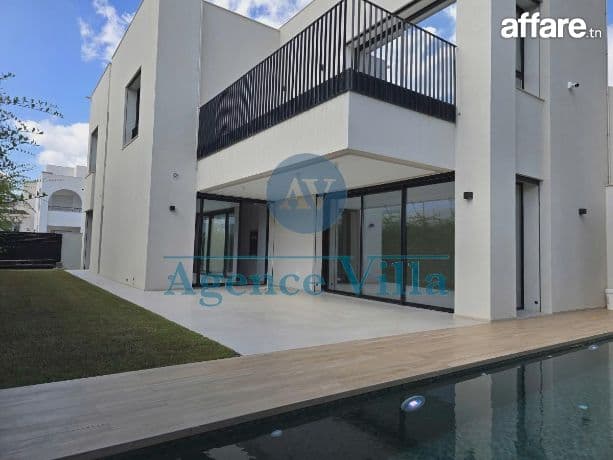 une villa neuve s4 à la soukra 