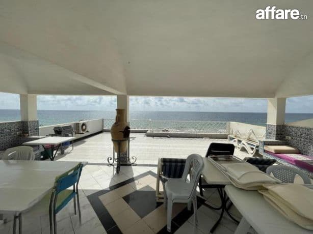 Villa Avec Piscine Et Pied Dans L'eau à Ain Grenz, Kelibia