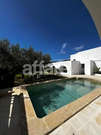A vendre villa S+4 avec piscine à Hammamet Nord