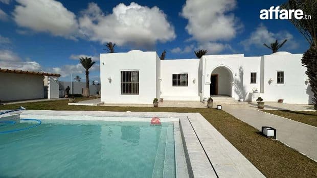 Grande maison à vendre sur Mezraya Djerba ZA