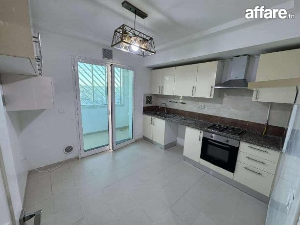 GHAZELA : APPARTEMENT SPACIEUX S+3 À LOUER