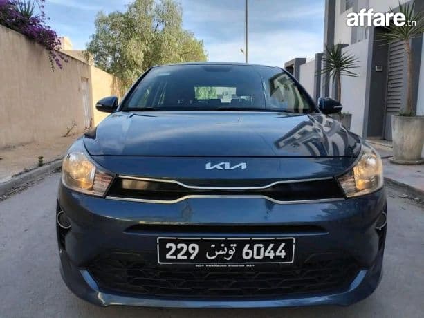 KIA RIO COUPÉ PREMIÈRE MAIN EN EXCELLENT ÉTAT 
