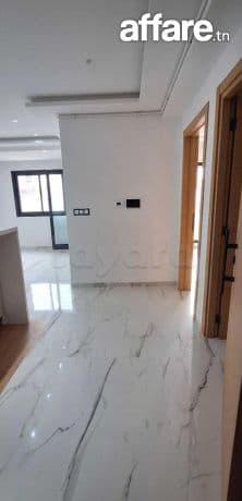 Location S1 vide à Jardin D'El Menzah 