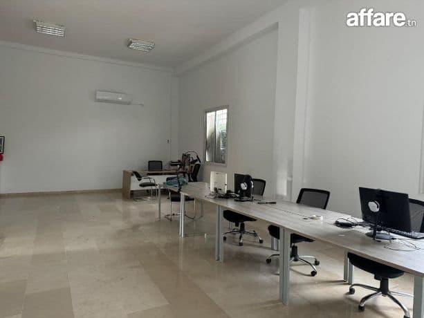 Super bureau au rdc dans la zone du lac 3 kram