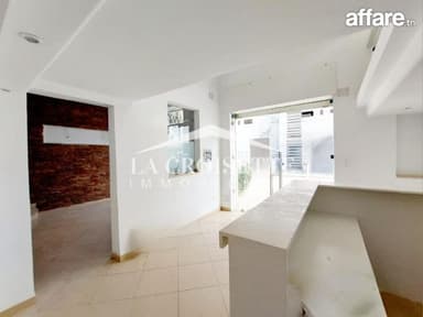 Local commercial en double hauteur à louer à La Marsa ZCL055