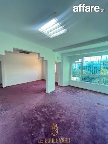 À louer : Étage à usage bureautique sur la route principale 