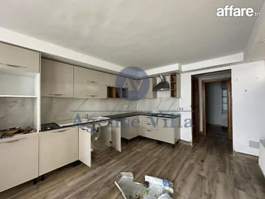 une villa avec jardin à jardins de carthage