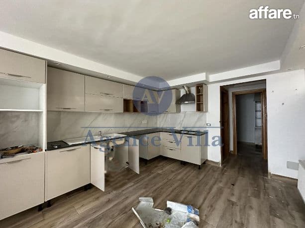 une villa avec jardin à jardins de carthage