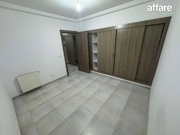 RIADH EL ANDALOUS : APPARTEMENT S+2 DE HST À LOUER 