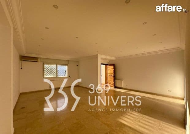 Etage de villa avec balcon à La Marsa