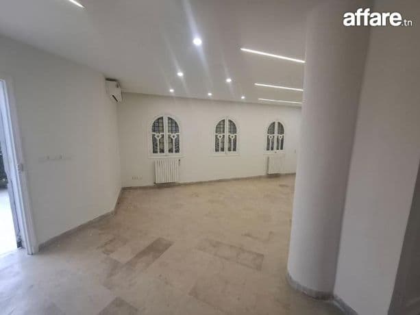 À LOUER – Duplex Professionnel / Bureaux – Route principale 