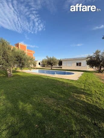 🏠Maison d'hôte De 3000 m²+ Piscine En Vente | Chott Mariem 