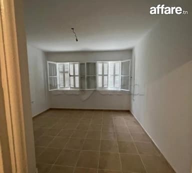 Location S2 vide à Cité El Khadhra 