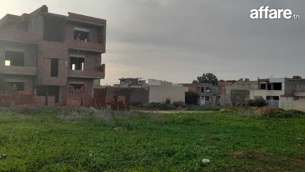 ساحة للبيع في قليبية 