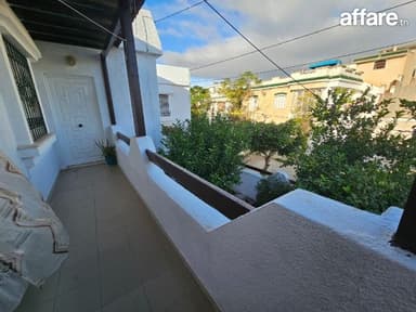 EZZOUHOUR 4 - TUNIS ÉTAGE QDE VILLA A VENDRE