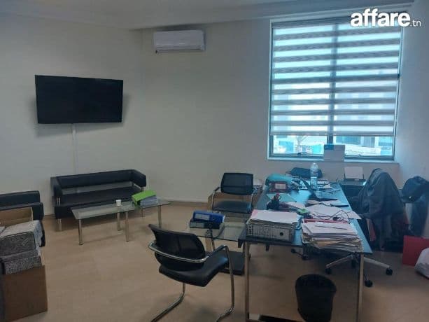 À louer – Bureau haut standing 180 m², 5 pièces, situé au 2ᵉ