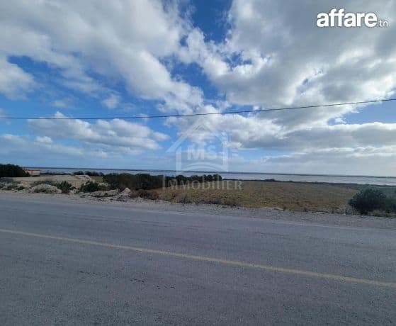 Terrain pieds dans l'eau de 3333 m² à Korba à vendre