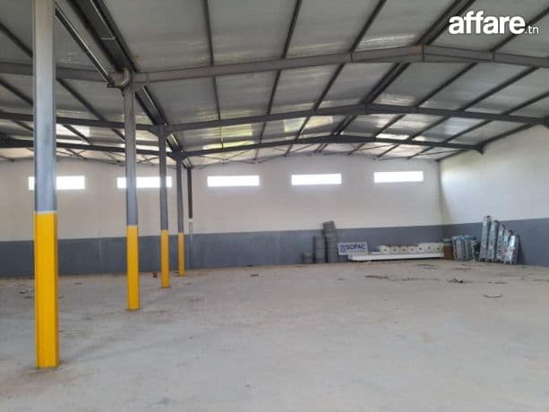 À louer : Dépôt industriel 1000 m² à Fouchena, hauteur 7 m, 