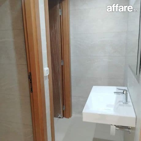 Joli bureau hall plus 3 au Berge du lac 1