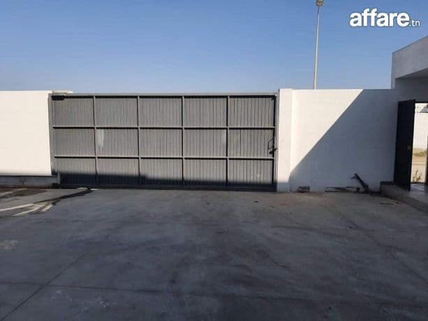 À louer : Local industriel 500 m² avec open space administra