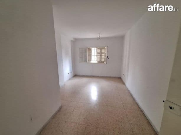 À vendre appartement S+2 au 1er étage – Résidence gardée ave