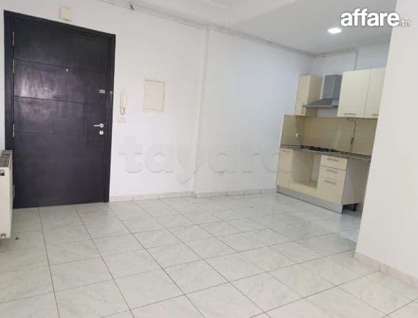 Location S1 vide à El Menzah 9C 