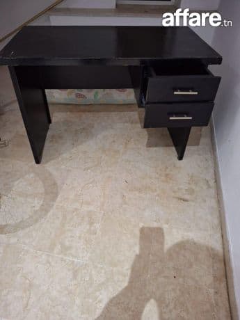 A vendre : Bureau en bois – Couleur noir – bureautique