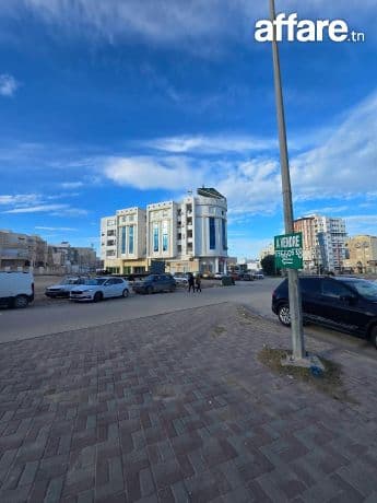 Avendre terrain 1200 m2 commerciale et R+4  à coté tijarie b