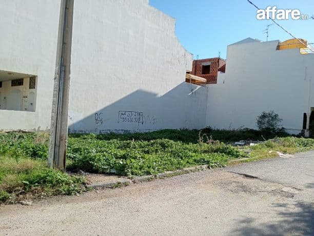 À vendre : Terrain de 254 m² – Angle de deux rues