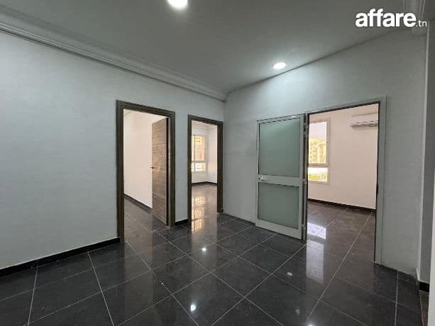 ENNASR 2 : BUREAU H+3 À LOUER 